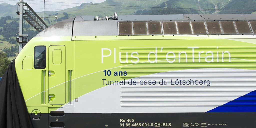 Mit einer neuen Lokomotive feiert die BLS das 10-Jahr-Jubiläum des Lötschberg-Basistunnels.