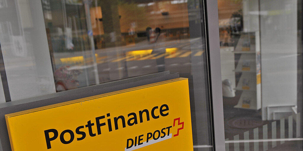Kein Geld: Wegen technischer Probleme riet Postfinance am Samstag während Stunden davon ab, mit der Postcard am Automaten Bargeld zu beziehen. (Themenbild)