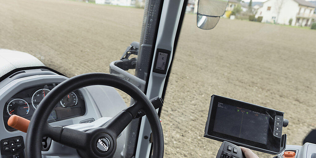 Der digitale Wandel verändert auch die Landwirtschaft: GPS-gesteuerte Saatbettbereitung, aufgenommen am 9. April 2018 auf der Swiss Future Farm in Tänikon im Kanton Thurgau. (Archivbild)