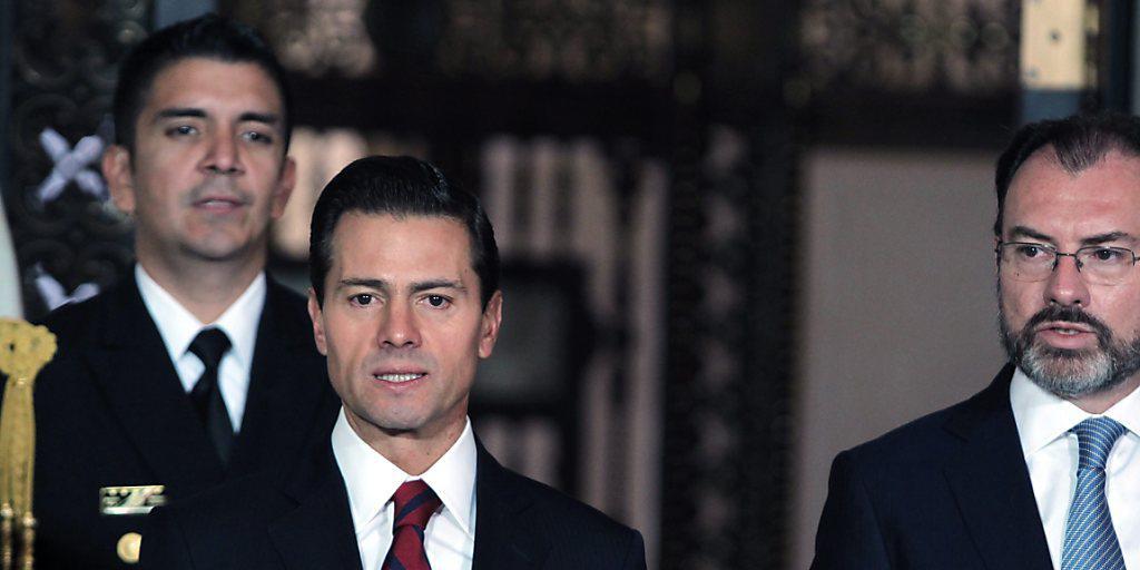 Mexikos Präsident Enrique Peña Nieto (links) will nicht Trumps Mauer bezahlen.