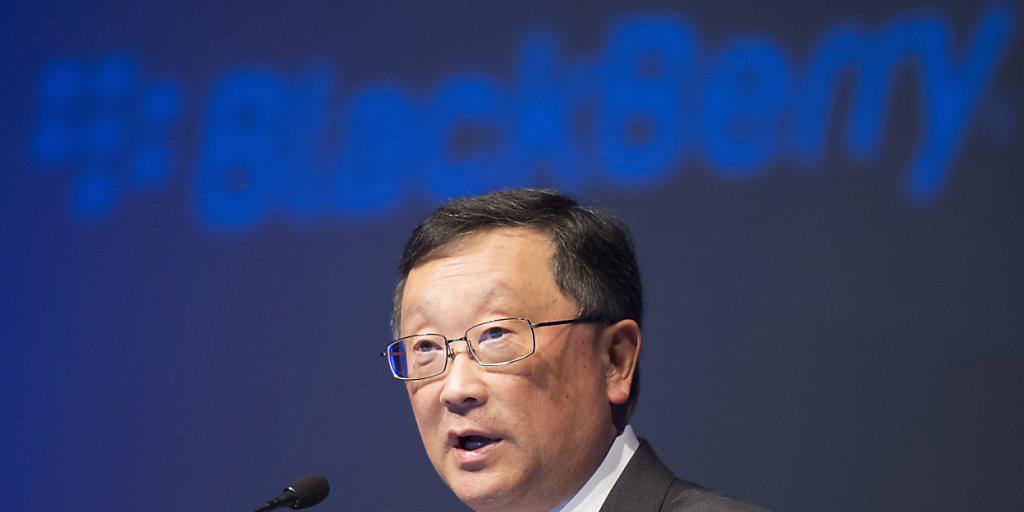 Blackberry-Chef John Chen kämpft gegen sinkende Umsätze. (Archiv)