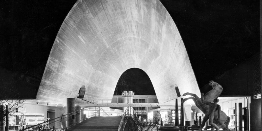 Zementhalle von Hans Leuzinger (Architekt) und Robert Maillart (Ingenieur) an der Schweizerischen Landesausstellung von 1939
in Zürich.