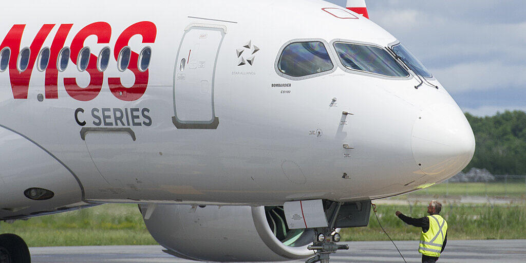 Die Fluggesellschaft Swiss war Erstkundin von Bombardiers C Series 100 Flugzeug. Dieses gehört mittlerweile Airbus und trägt die Typenbezeichnung A220. Nun trennt sich Bomardier von den letzten Anteilen am Flugzeugmodell. (Archivbild)
