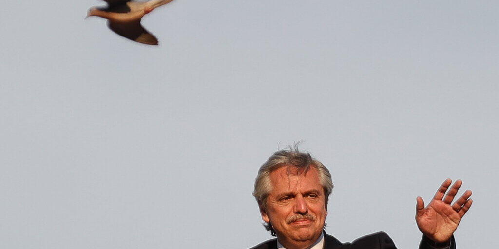 Dem argentinischen Präsidenten Alberto Fernandez fliegt die Zeit im Ringen um eine Umschuldung davon. (Archivbild)