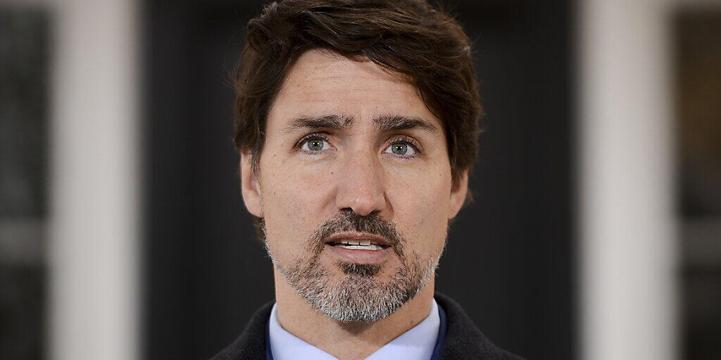 ARCHIV - Justin Trudeau, Premierminister von Kanda, spricht vom Rideau Cottage in Ottawa aus zu Kanadiern über die Coronavirus-Situation. (zu dpa «Trudeau: Grenze zwischen Kanada und USA wegen Corona wohl weiter zu») Foto: Sean Kilpatrick/The Canadian Press/AP/dpa ARCHIV - Justin Trudeau, Premierminister von Kanda, spricht vom Rideau Cottage in Ottawa aus zu Kanadiern über die Coronavirus-Situation. (zu dpa «Trudeau: Grenze zwischen Kanada und USA wegen Corona wohl weiter zu») Foto: Sean Kilpatrick/The Canadian Press/AP/dpa