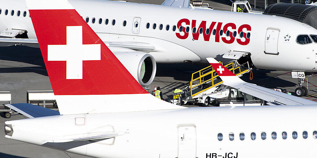 Die Swiss-Maschinen nach Italien bleiben mindestens bis Anfang April am Boden: Flugzeuge am Flughafen Genf (Archivbild). Die Swiss-Maschinen nach Italien bleiben mindestens bis Anfang April am Boden: Flugzeuge am Flughafen Genf (Archivbild).
