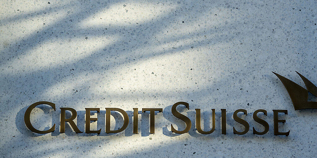 Die Aktionäre der Credit Suisse werden jetzt den zweiten Teil ihrer Dividende für das vergangene Geschäftsjahr erhalten. Die ausserordentliche Generalversammlung bewilligte die Auszahlung der verbliebenen knapp 14 Rappen je Aktie ab dem 7. Dezember. (Archivbild)