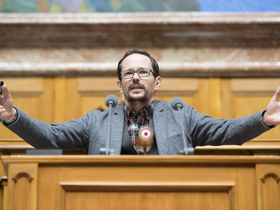 Einen Schritt vorwärts statt zurück auf Feld eins: Der Zürcher Grüne Balthasar Glättli während der Debatte über die RASA-Initiative im Nationalrat. (Archivbild)