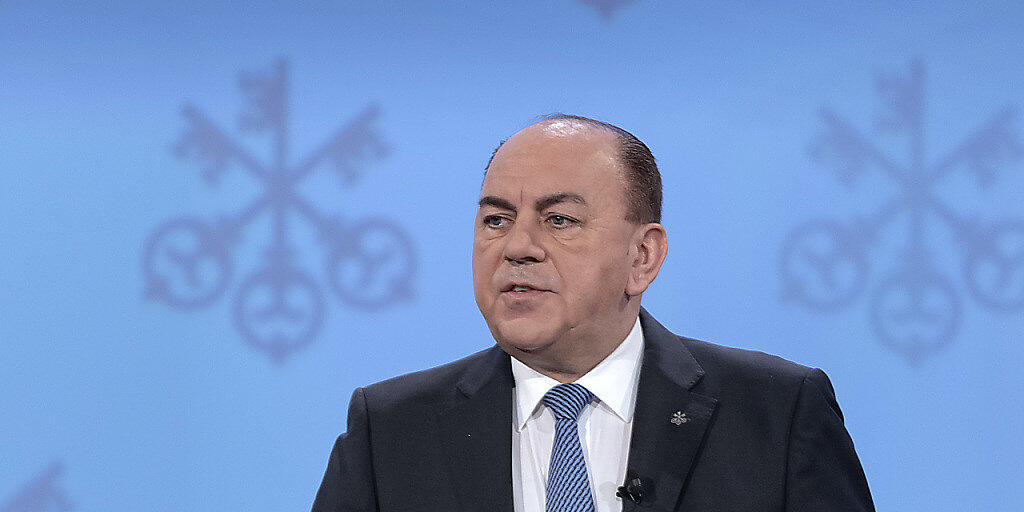 Die UBS will kleine und mittler Unternehmen wieder als Kunden zurückgewinnen. Dies kündigte UBS-Präsident Axel Weber am SIFF in Zürich an. (Archiv)