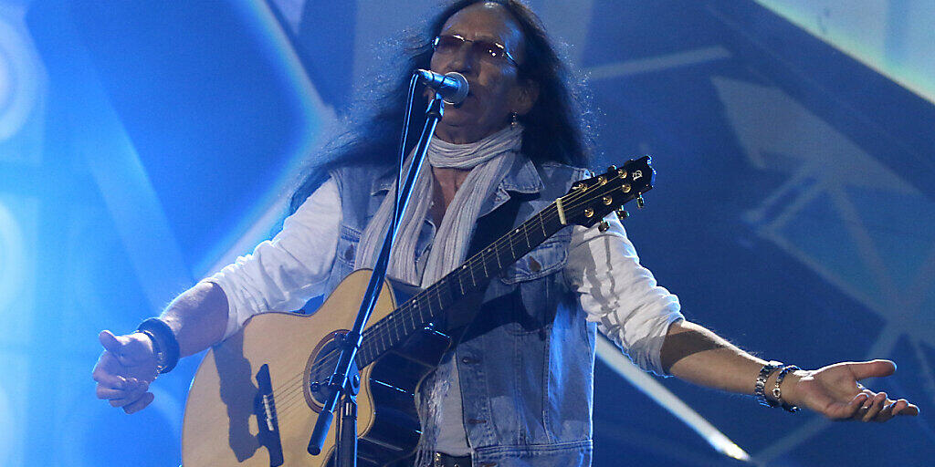 ARCHIV - Ken Hensley, ehemaliger Keyboardspieler von Uriah Heep, während einem Konzert. Der britische Rockstar Ken Hensley ist im Alter von 75 Jahren gestorben. Foto: Trevor Hensley/PA Media/dpa - ACHTUNG: Nur zur redaktionellen Verwendung im Zusammenhang mit der aktuellen Berichterstattung und nur mit vollständiger Nennung des vorstehenden Credits