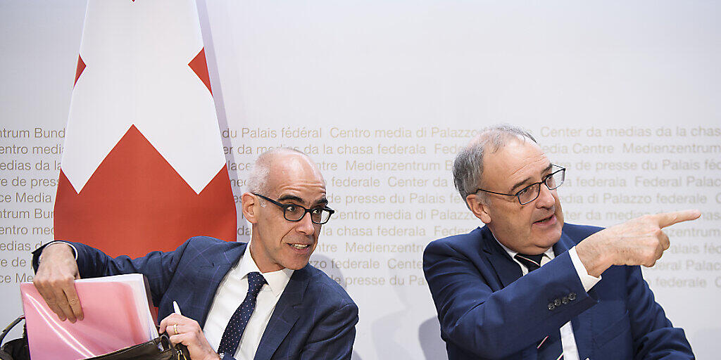 Ab 16. März 2020 neuer Direktor im Bundesamt für Wohnungswesen: Martin Tschirren (links) bei der Vorstellung durch Bundesrat Guy Parmelin in Bern.