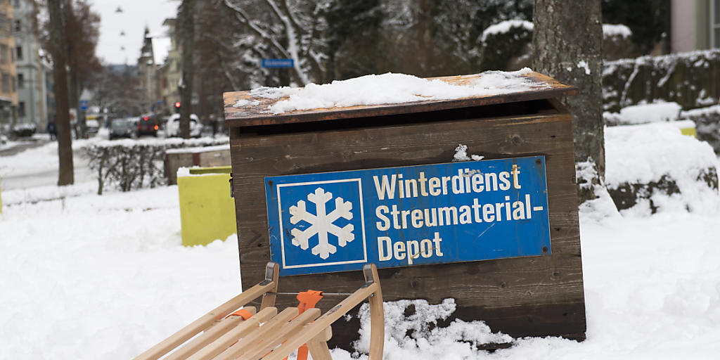 Der Kinder, Sportler und Touristiker Freud, der Autofahrer und Verkehrsbetriebe Leid: Seit Freitag luden Schneewolken am Alpennordhang ihre Fracht ab.
