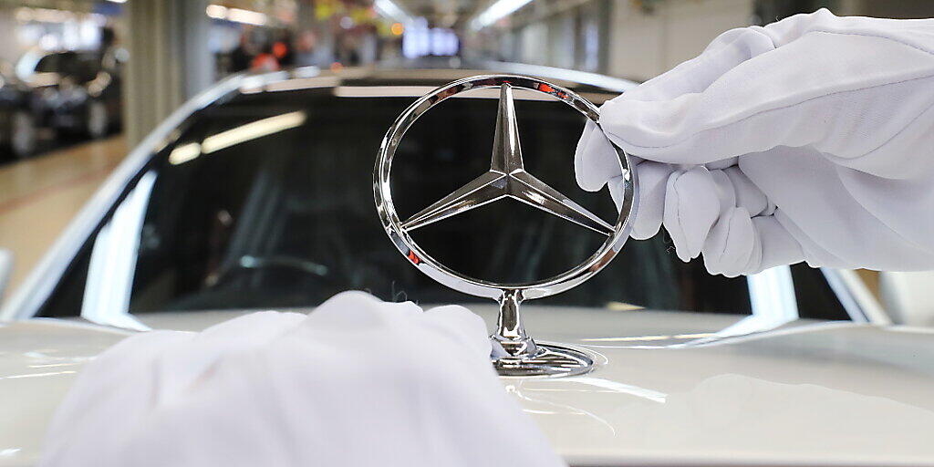 Mercedes ruft wegen Brandgefahr weltweit knapp 300 000 Autos zurück. (Archiv)