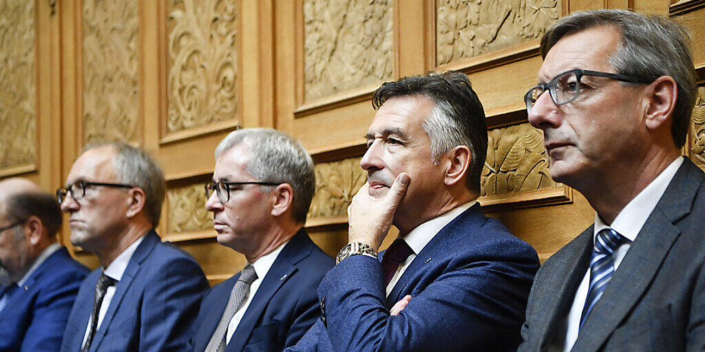 Hans Wicki (zweiter von rechts) und Erich Ettlin (dritter von rechts) sind als Ständeräte in stiller Wahl wiedergewählt. (Archivbild) Hans Wicki (zweiter von rechts) und Erich Ettlin (dritter von rechts) sind als Ständeräte in stiller Wahl wiedergewählt. (Archivbild)