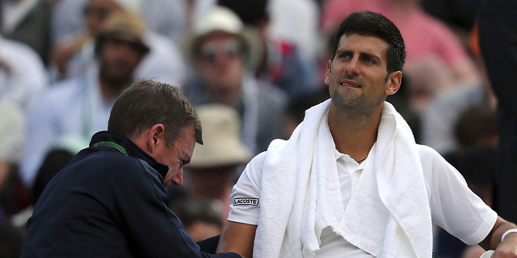 Novak Djokovic leidet an einer Ellbogenverletzung und muss womöglich länger pausieren