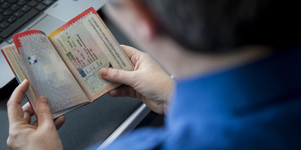 Die Zürcher Flughafenpolizei hat zwischen Januar und Juni mehr Personen an der Einreise in die Schweiz gehindert. (Themenbild)