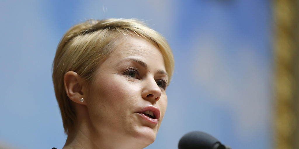 Die zuständige Nationalratskommission ist mit dem Service-public-Bericht des Bundesrates nicht zufrieden. Kommissionspräsidentin Natalie Rickli (SVP/ZH) hat die Forderungen der Kommission präsentiert. (Archiv). Die zuständige Nationalratskommission ist mit dem Service-public-Bericht des Bundesrates nicht zufrieden. Kommissionspräsidentin Natalie Rickli (SVP/ZH) hat die Forderungen der Kommission präsentiert. (Archiv).