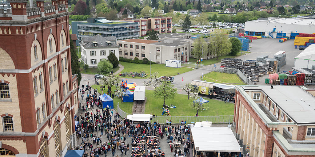 Gutes Braujahr 2014/15 für die Schweizer Brauer: Tag der offenen Tür bei Feldschlösschen in Rheinfelden im April. (Archiv) Gutes Braujahr 2014/15 für die Schweizer Brauer: Tag der offenen Tür bei Feldschlösschen in Rheinfelden im April. (Archiv)