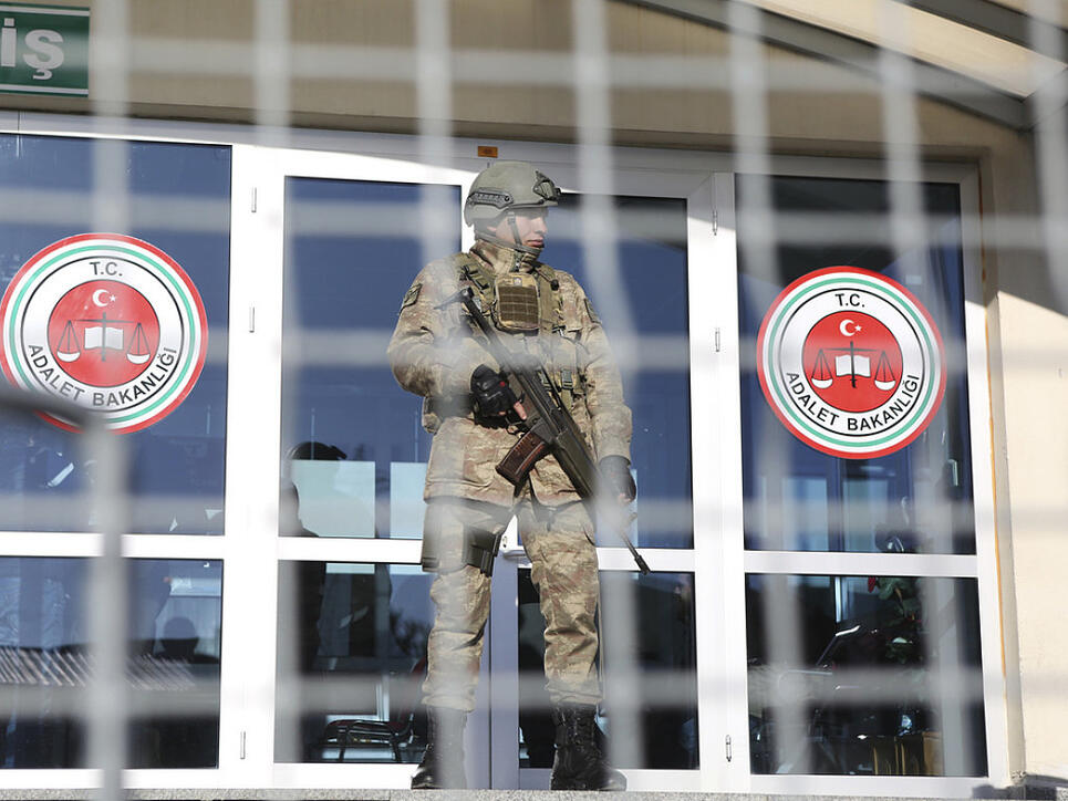 Wachtposten am Montag vor dem Gericht im Gefängnis von Silivri.