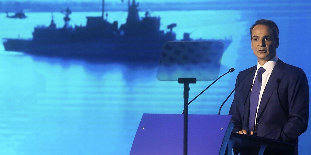 Kyriakos Mitsotakis, Ministerpräsident von Griechenland, hält die jährliche Rede zur Wirtschaftslage. Foto: Giannis Moisiadis/InTime News/AP/dpa Kyriakos Mitsotakis, Ministerpräsident von Griechenland, hält die jährliche Rede zur Wirtschaftslage. Foto: Giannis Moisiadis/InTime News/AP/dpa
