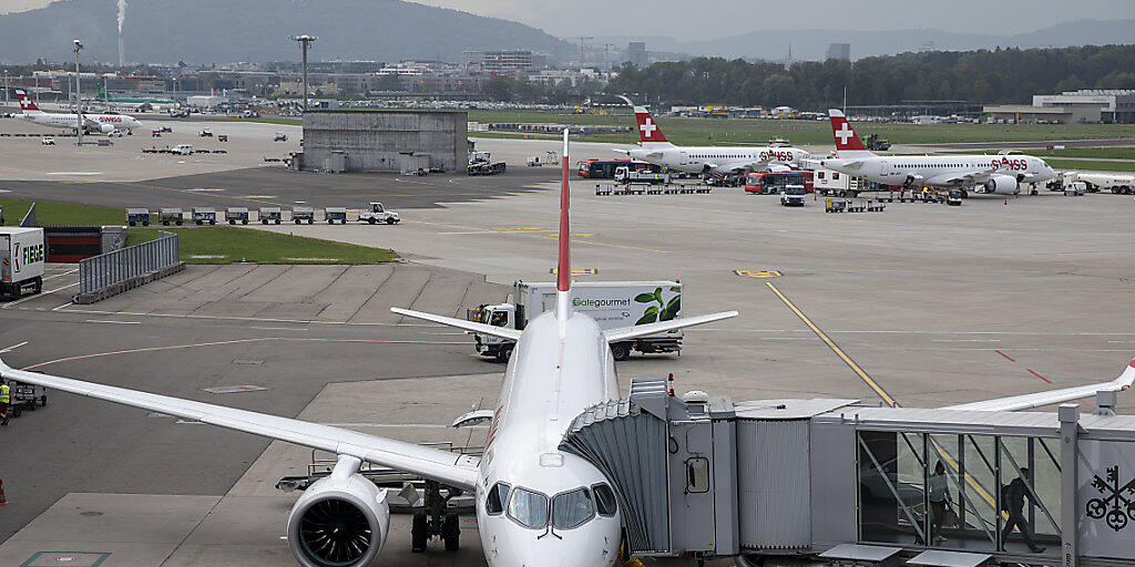 Der Flughafen Zürich hat im Oktober erneut einen Passagierzuwachs verzeichnet. (Archivbild) Der Flughafen Zürich hat im Oktober erneut einen Passagierzuwachs verzeichnet. (Archivbild)