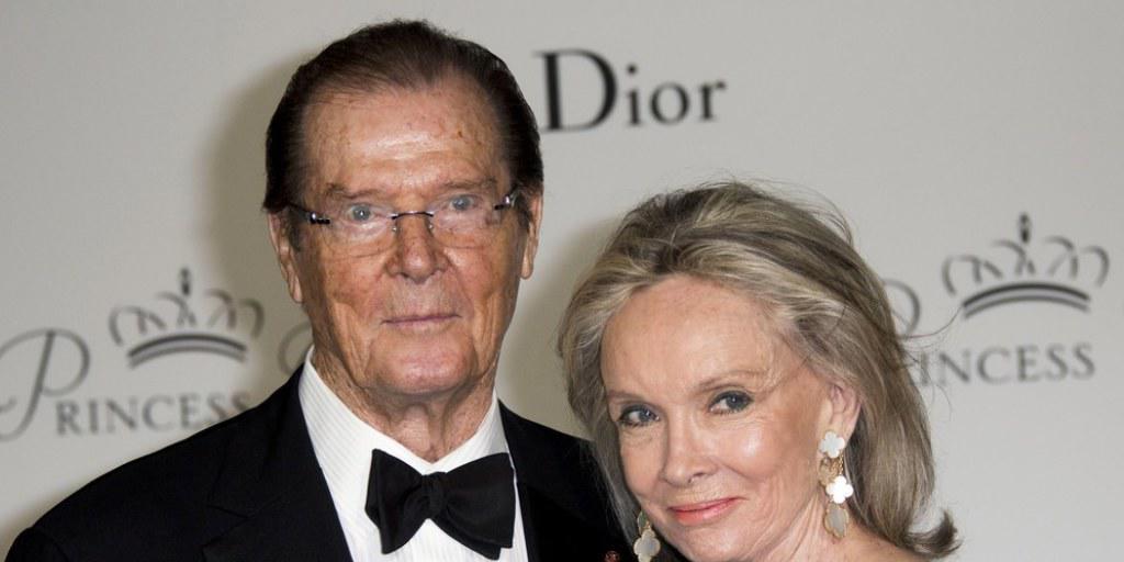 Roger Moore - im Bild mit seiner vierten Ehefrau Kristina - lebte seit 1996 in Crans-Montana. Nun trauert die Gemeinde um den britischen Schauspieler. (Archivbild) Roger Moore - im Bild mit seiner vierten Ehefrau Kristina - lebte seit 1996 in Crans-Montana. Nun trauert die Gemeinde um den britischen Schauspieler. (Archivbild)