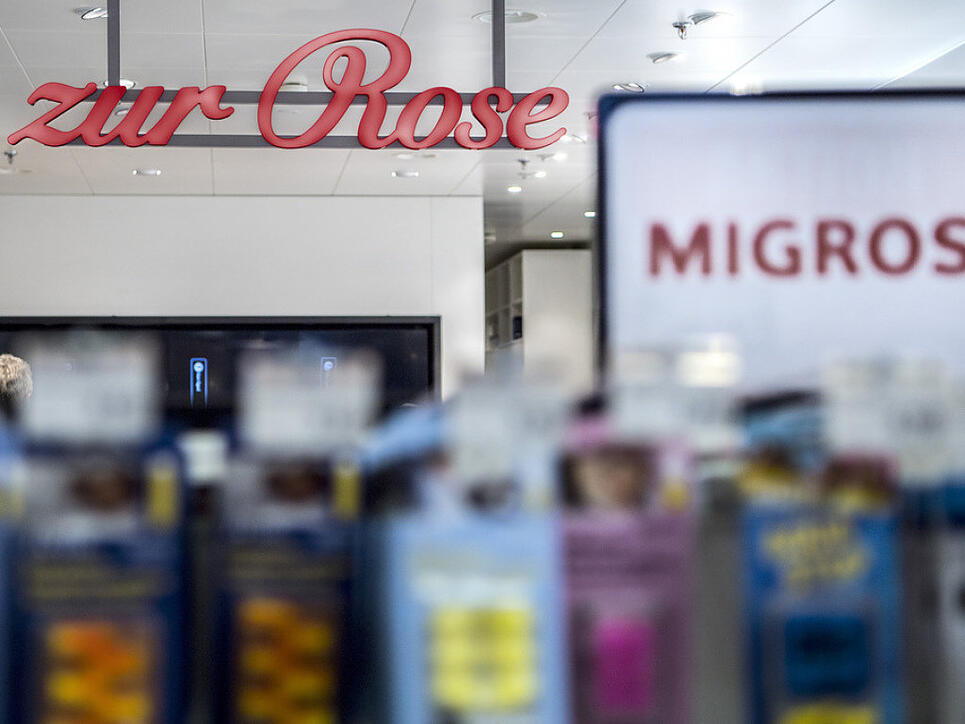 Die erste Shop-in-Shop Apotheke in einem Migrosladen in Bern. Zur Rose spricht von einem Erfolg. (Archiv)