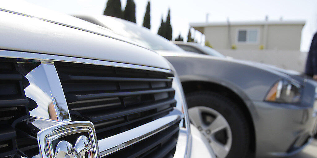 Der Autokonzern Fiat Chrysler muss in den USA wegen Abgasproblemen beinahe 863'000 Autos zurückrufen. Darunter vor allem Fahrzeuge der Marke Dodge.(Archivbild).