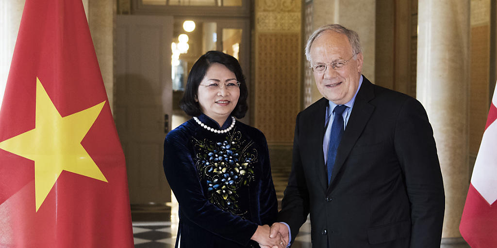 Intensiver Austausch: Im Juni 2016 besuchte die vietnamesische Vize-Präsidentin Dang Thi Ngoc Thinh (im Bild) die Schweiz, nun folgte am Mittwoch der Besuch von Vize-Premier Vuong Dinh Hue bei Bundesrat Johann Schneider-Ammann. (Archiv)
