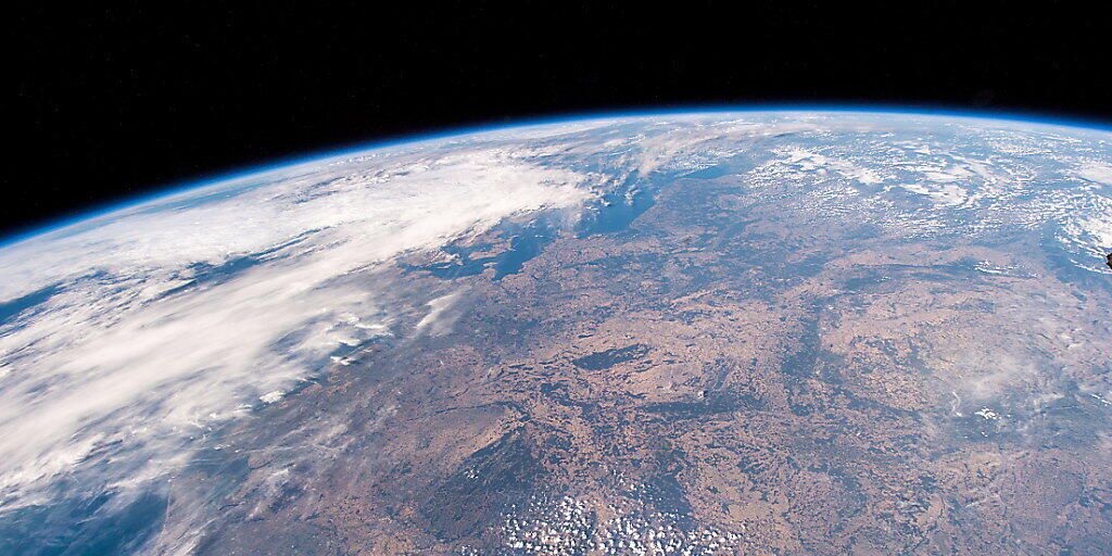 Ein Blick aus der Raumstation ISS auf die trockenen Landschaften Mitteleuropas. (Foto: A. Gerst/NASA/ESA/EPA)