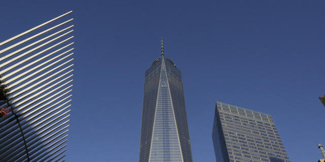 Das One World Trade Center (Mitte) in New York