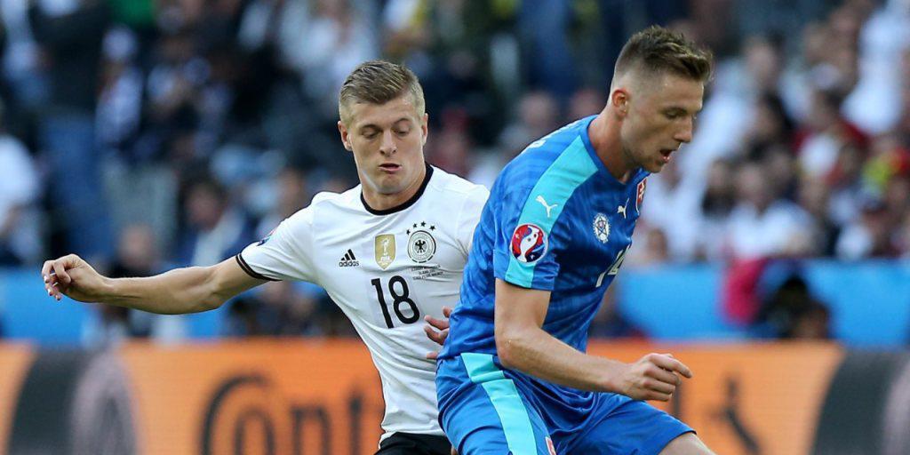 Milan Skriniar (im Vordergrund am Ball) verstärkt Inter Mailand