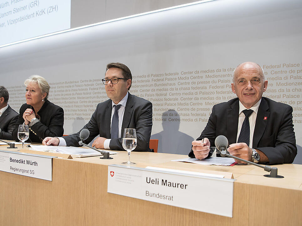 Bundesrat Ueli Maurer und Benedikt Würth, Präsident der Kantonsregierungskonferenz, ziehen an einem Strang: Die Reform des Finanzausgleichs scheint endlich breit abgestützt zu sein.