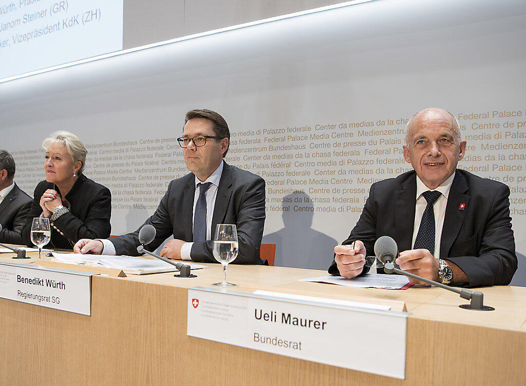Bundesrat Ueli Maurer und Benedikt Würth, Präsident der Kantonsregierungskonferenz, ziehen an einem Strang: Die Reform des Finanzausgleichs scheint endlich breit abgestützt zu sein. Bundesrat Ueli Maurer und Benedikt Würth, Präsident der Kantonsregierungskonferenz, ziehen an einem Strang: Die Reform des Finanzausgleichs scheint endlich breit abgestützt zu sein.