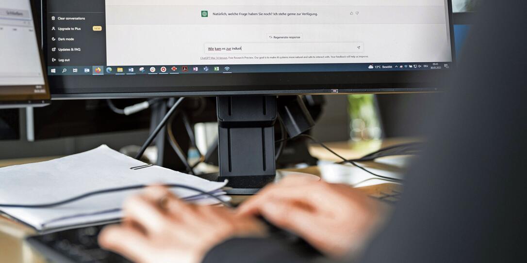 KI, KUENSTLICHE INTELLIGENZ, AI, ARTIFIZIELLE INTELLIGENZ, AUTOMATISIERUNG, AUTOMATION, MASCHINELLES LERNEN, LAPTOP, NOTEBOOK, OPEN AI, CHATGPT, CHAT GPT, GENERATIVE PRE-TRAINED TRANSFORMER, CHATBOT