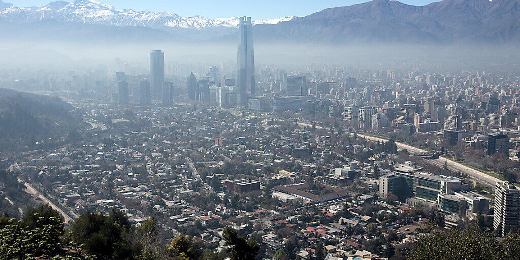 Mit einem vom EDA organisierten Flug sind 159 Schweizer Reisende aus Santiago de Chile (Bild) in die Schweiz geflogen worden. (Archivbild)