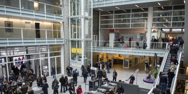 Besucher an der grössten Ferienmesse der Schweiz