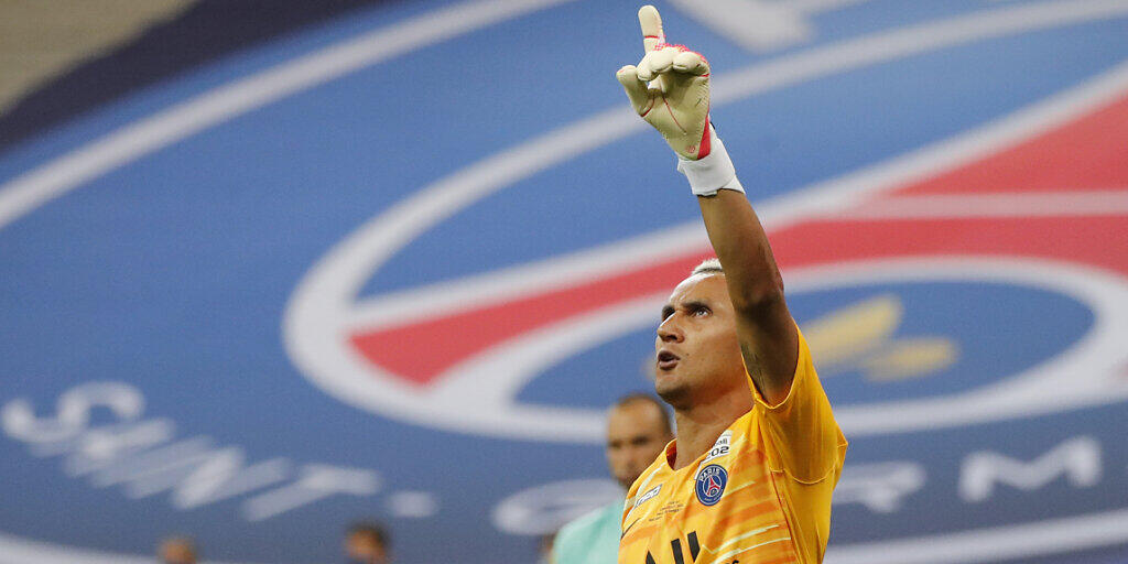 PSG-Goalie Keylor Navas hat soeben den entscheidenden Penalty gehalten PSG-Goalie Keylor Navas hat soeben den entscheidenden Penalty gehalten