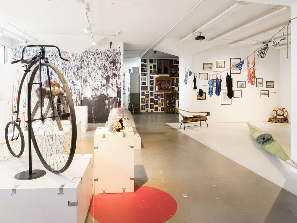 Das Schweizer Sportmuseum wollte Sportobjekte mitsamt ihrem historischen und gesellschaftlichen Zusammenhängen sammeln, aufbereiten und präsentieren. Nun ist ihm das Geld ausgegangen; sein "Begehlager" in Münchenstein BL ist geschlossen. (Archivbild)