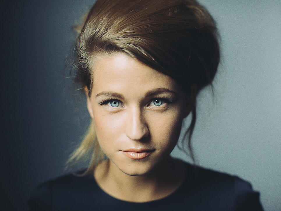 Die belgische Singer-Songwriterin Selah Sue gehört zu den grossen Namen auf dem Programm des Zermatt Unplugged 2018. (zvg)