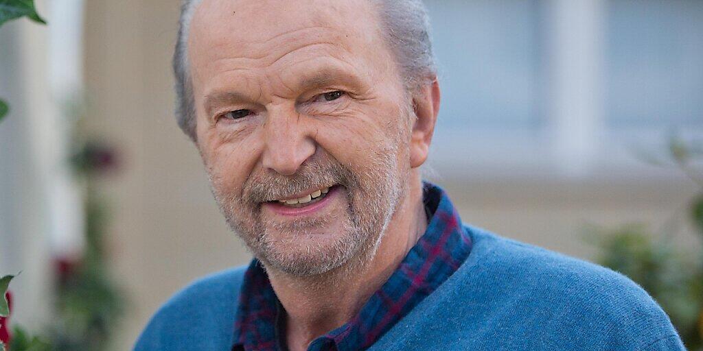ARCHIV - Der Schauspieler Michael Gwisdek bei Dreharbeiten. Der Schauspieler und Regisseur Michael Gwisdek ist tot. Er starb im Alter von 78 Jahren nach kurzer schwerer Krankheit, wie seine Familie am Mittwoch nach Angaben der Agentur Just Publicity mitteilte. Foto: picture alliance / Jörg Carstensen/dpa ARCHIV - Der Schauspieler Michael Gwisdek bei Dreharbeiten. Der Schauspieler und Regisseur Michael Gwisdek ist tot. Er starb im Alter von 78 Jahren nach kurzer schwerer Krankheit, wie seine Familie am Mittwoch nach Angaben der Agentur Just Publicity mitteilte. Foto: picture alliance / Jörg Carstensen/dpa