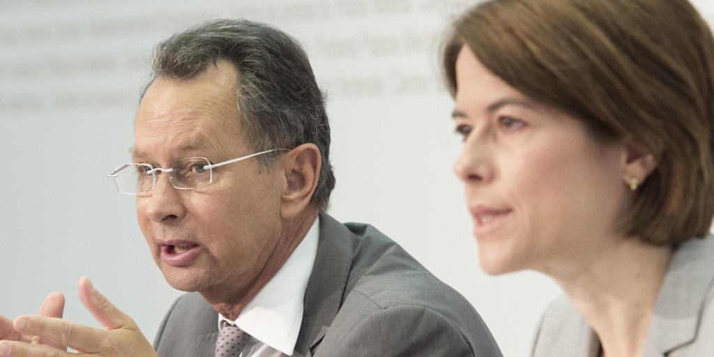 Der frühere FDP-Präsident, Ständerat Philipp Müller (AG), und seine Nachfolgerin, Nationalrätin Petra Gössi (SZ), plädieren für einen beschränkten und befristeten Inländervorrang zur Umsetzung der Masseneinwanderungsinitiative. (Archiv)