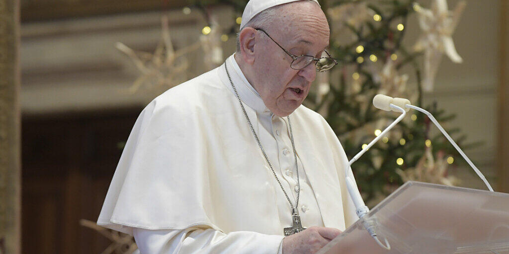 Papst Franziskus spendet in seiner Weihnachtsbotschaft den päpstlichen Segen «Urbi et orbi». Foto: Uncredited/Vatican Media/AP/dpa