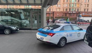 Abfahrt der Nati beim Hotel