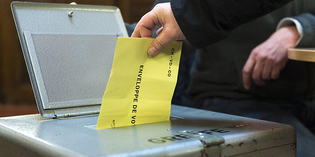 Im November wird über die Selbstbestimmungsinitiative abgestimmt. Laut einer Umfrage im Auftrag von Operation Libero können aber knapp die Hälfte der Menschen in der Schweiz keine Umschreibung des Begriffs Völkerrecht geben. (Archivbild)