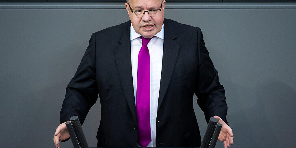 Der deutsche Wirtschaftsminister Peter Altmaier (CDU) sieht Licht am Ende des Tunnels. Der Wirtschaftsaufschwung dürfte seiner Meinung nach ab Oktober spürbar werden. (Archivbild)