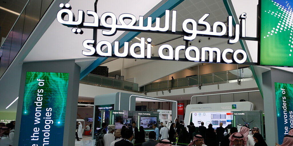 Besucher am Aramco-Stand während er internationalen Erdöl-Konferenz in Abu Dhabi vor einer Woche. (Archivbild)