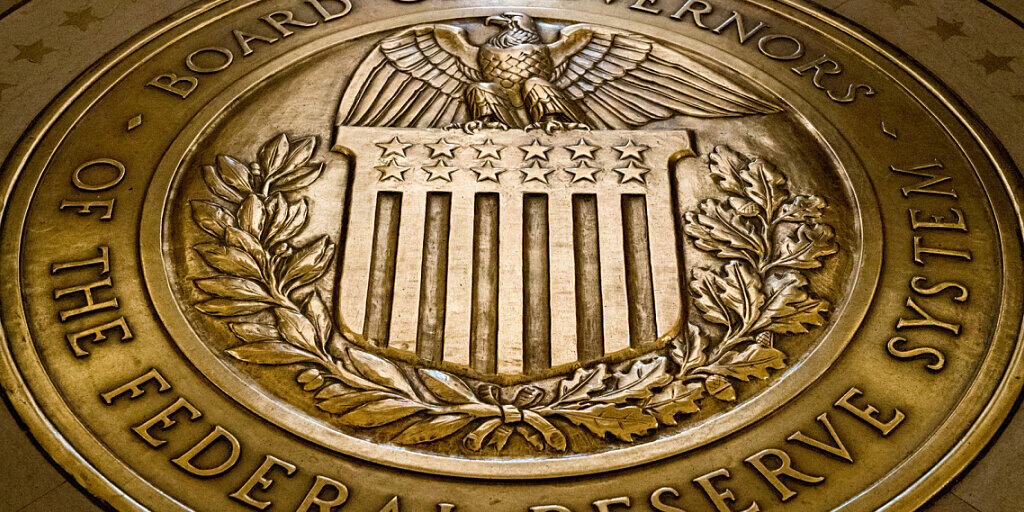 Die US-Notenbank Federal Reserve (Fed) belässt ihren Leitzins unverändert. (Symbolbild)