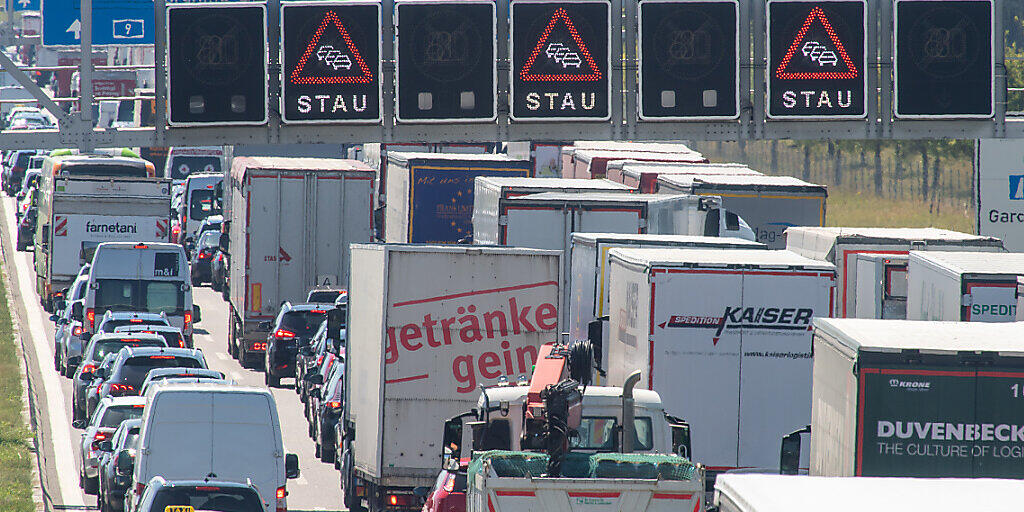 Bessere Arbeitsbedingungen für LKW-Fahrer und gleich lange Spiesse für Spediteure: Mehrere EU-Staaten haben gegen das im Juli verabschiedete Mobilitätspaket beim EU-Gerichtshof einzelne Klagen eingereicht. (Archiv)