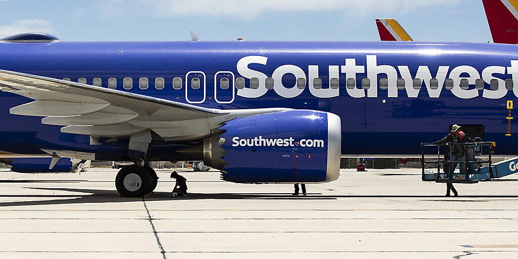 Der Flugzeughersteller Boeing muss weitere Maschinen nachrüsten, nachdem es im Jahr 2018 bei der Fluggesellschaft Southwest zu einem Unfall gekommen war. (Symbolbild)
